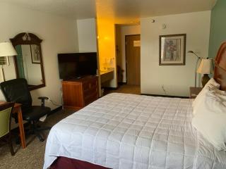 Americas Best Value Inn - Gaylord - 1