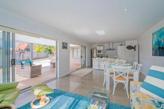 Rose's Beach Pad - Matarangi Holiday Home - Matarangi - 1