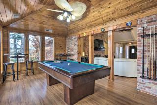 Private Pool and Game Room Upscale Home in Vinita - Vinita - 9