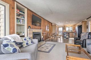 1 Mi to Slopes Beech Mtn Retreat with Balcony! - Beech Mountain - 4