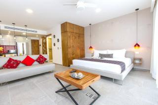 Charming, Huge & Bright Studio on the New 5th Avenue, 3 blocks from the beach! - 0