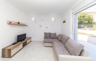 Amazing Apartment In Vinisce - Vinišće - 6