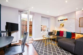 Newcastle Treasure - sleeps 4 - Lower Ground Floor - Newcastle upon Tyne - 0