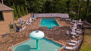 Moonshine Chalet, Hot Tub, Pool Access, WIFI, 1089 FREE tickets each paid day, Dollywood and More - Gatlinburg - 5