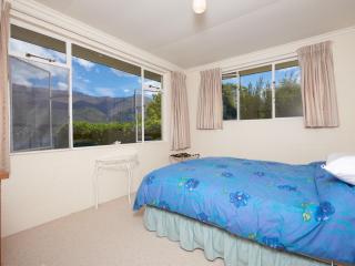 Lakeside Serenity - Wanaka Holiday Home - Wanaka - 1