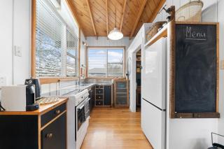 The Walnut Tree House - Martinborough Holiday Home - Martinborough - 5