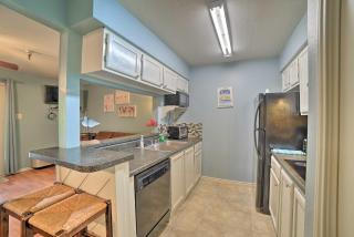 Corpus Christi Condo with Pool Walk to the Beach! - Corpus Christi - 1
