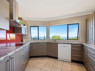 Acacia Bay Getaway - Lake Taupo Holiday Home - 4