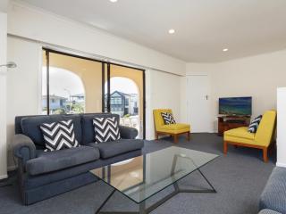 Sand Castles - Mount Maunganui Holiday Home - 8