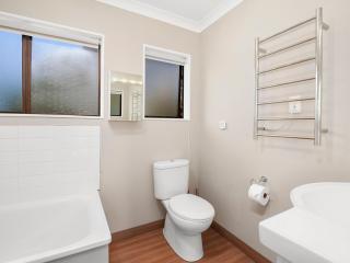 Heathcote Cottage - Taupo Holiday Home - Taupo - 2