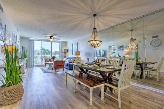 Snowbirds Retreat Walkable Destin Condo with View! - Destin - 3