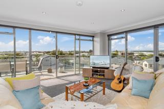 Sunrise, Seaviews and BBQs-Papamoa Beach Apartment - Papamoa - 9