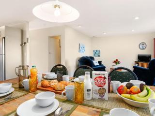 Mokoia Sunrise - Lakefront Ngongotaha Holiday Home - 5