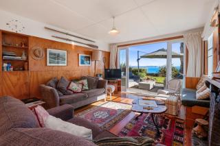 North Cole Cottage - Hatepe Lake Front Home - 8