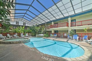 Coastal Studio with Amenities Walk to Padre Beach! - Corpus Christi - 0