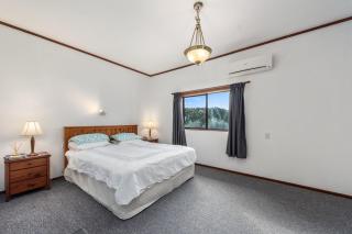 Courtside Quarters - Waihi Beach Holiday Home - Waihi Beach - 1