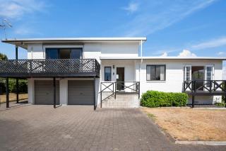 Lake Vista at Two Mile Bay- Taupo Central Home - Taupo - 0
