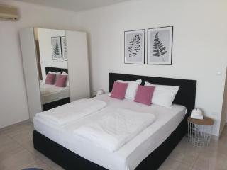 Apartment Šušanj - Karlobag - 1