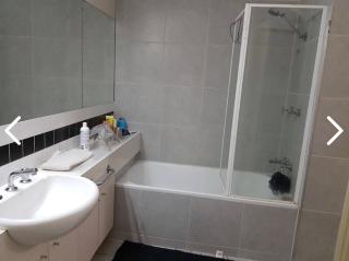 Two bedroom apartment in peaceful southbank - 4