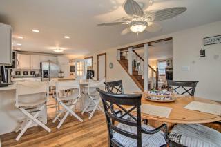 Chincoteague Charm Escape with Bikes and Yard Games! - Deep Hole - 2