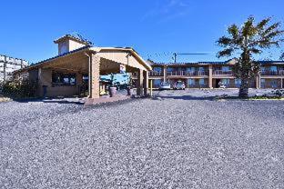 Xecutive Inn and Suites - Center - 9