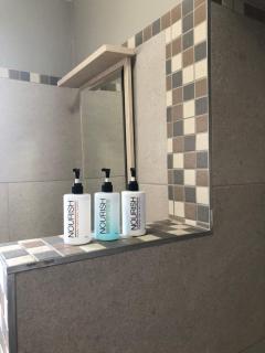 Rueby’s Guesthouse - 8