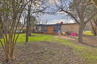 Retro Updated Blanco Abode - Steps to Main Street! - 4