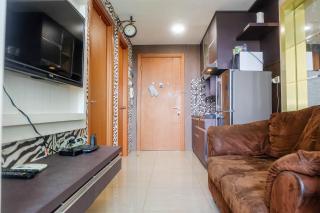 Good Location with Simply Furnished 1BR Apartment Woodland Park Residence By Travelio - 5