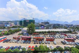 Sky Gate Guesthouse-English Seapking Hostness, Family friendly,Walk 2 minutes to Entrance of Tianmen Mount ,Free pick up service,Book attraction tickets, Free Laundry,Private Tour - 2