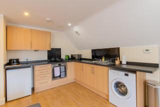 2 Bedroom Penthouse, Clockhouse, Hoddessdon - Hoddesdon - 2