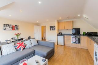 2 Bedroom Penthouse, Clockhouse, Hoddessdon - Hoddesdon - 7