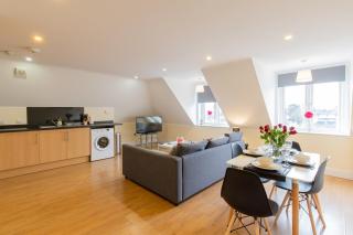 2 Bedroom Penthouse, Clockhouse, Hoddessdon - Hoddesdon - 0