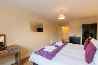 2 Bedroom Penthouse, Clockhouse, Hoddessdon - Hoddesdon - 6