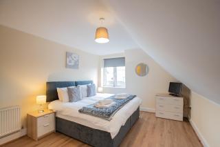 2 Bedroom Penthouse, Clockhouse, Hoddessdon - Hoddesdon - 9