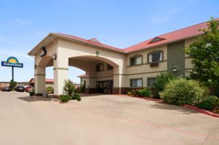 Days Inn by Wyndham Childress - 2