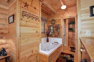 Kiss Me Goodnight Cabin - McCookville - 1