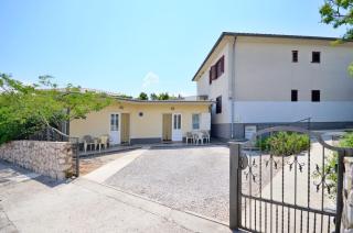 Apartments Branimir - Novi Vinodolski - 0