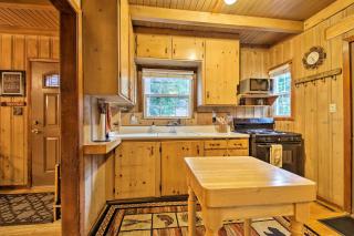 Vintage Snow White Cottage about 2 Miles to Village! - Lake Arrowhead - 1