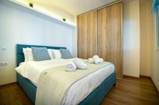 Abstract Flat With Urban View - Atene - 1