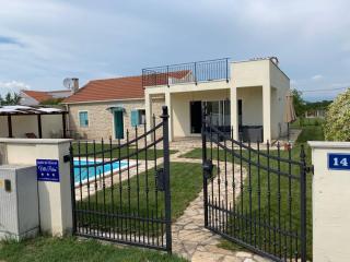 Attractive Holiday Home with Private Pool - Zadar - 6