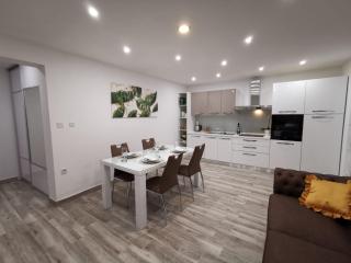 Apartmani Pina 1 - 9