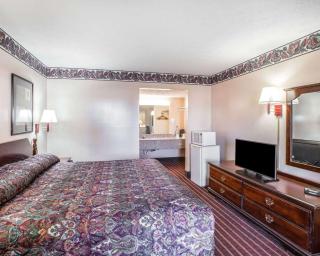 Econo Lodge - McDonough - 7