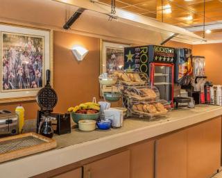 Econo Lodge - Douglas - 1