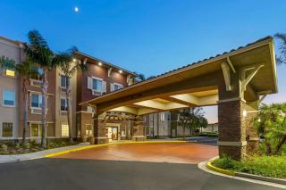 Comfort Inn & Suites Near Ontario Airport - Ontario - 1