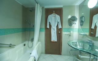 Lakeshore Hotel & Apartments - Dhaka - 8