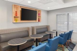 Holiday Inn Express Hotel & Suites Byron by IHG - 1