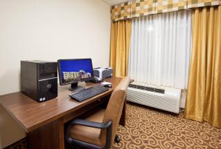 Holiday Inn Express & Suites Niagara Falls by IHG - 1