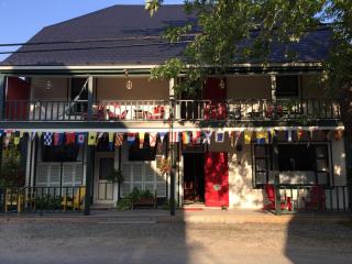 Mecklenburgh Inn - 0