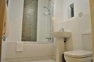 Kiwi 31 - Close to city centre and sleeps 4 with 2 double bedrooms, spacious work or leisure apartment - Sheffield - 3