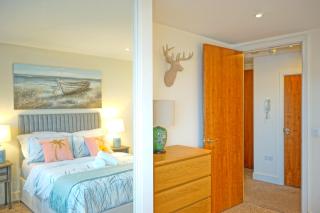 Soak up the Light at a Soothing, Stylish Apartment in Swansea Marina - Swansea - 5